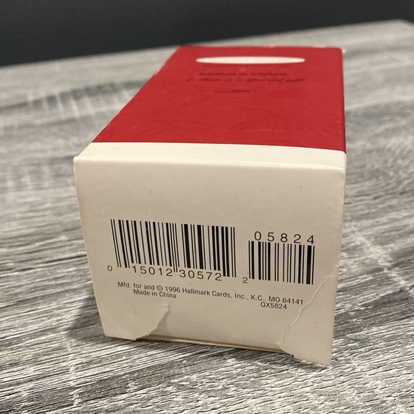 Hallmark | Mom: “A Mom is a Special Gift” (1996) - Vintage Keepsake Ornament - Picture 8 of 14